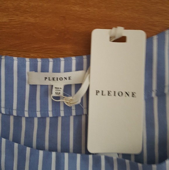 Pleione Off The Shoulder Bell Poplin Striped Top - Picture 5 of 5